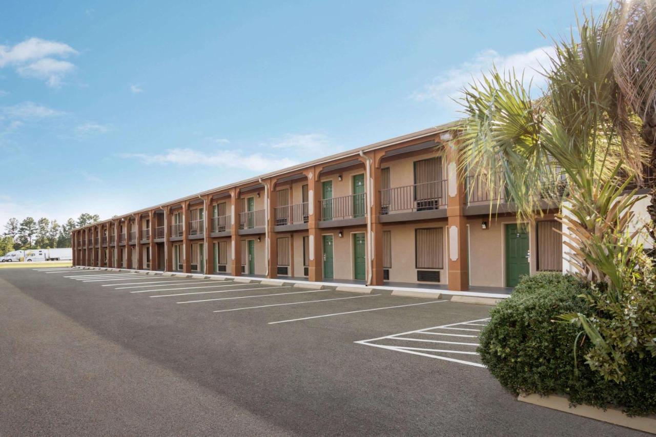 Days Inn By Wyndham Hardeeville/ I-95 State Line Экстерьер фото